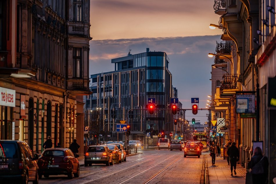 Łódź. New Iron w Łodzi o zachodzie słońca. Widok zapiera dech w piersiach!