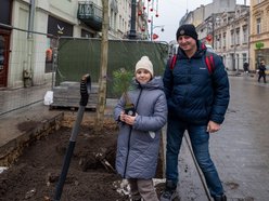 Łódź. Drzewa na Piotrkowskiej w Łodzi posadzone! Łodzianie uczestniczyli w imprezie