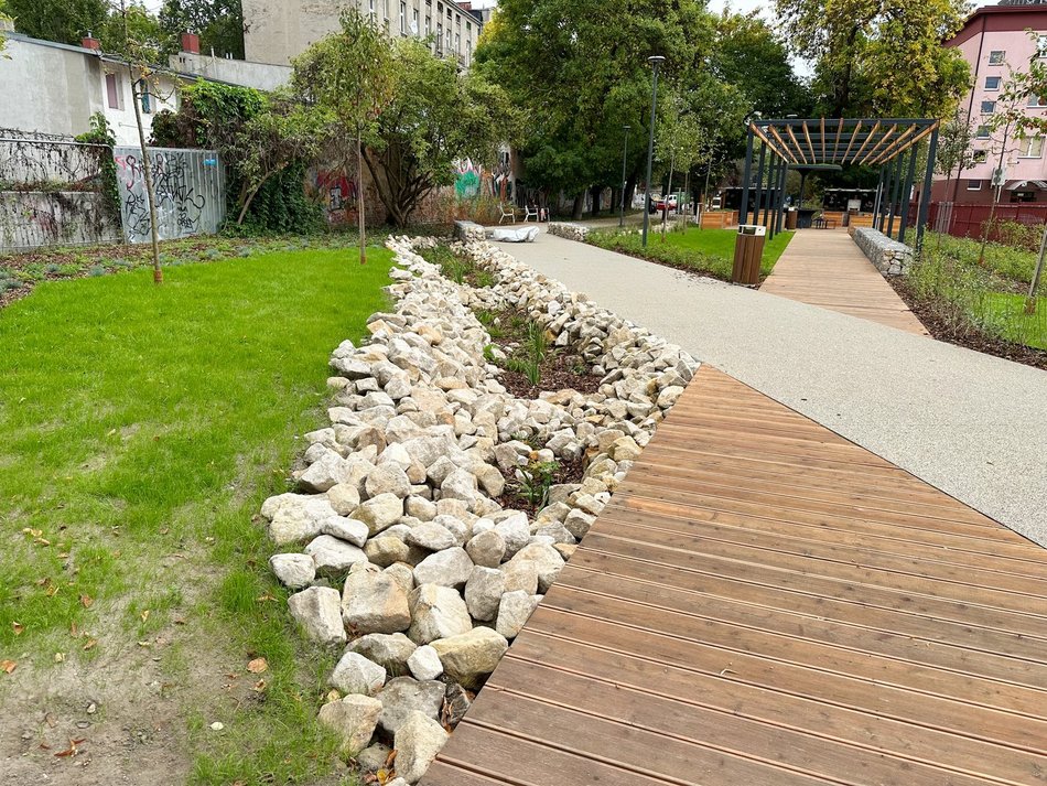 Łódź, skwer Kunki, sucha rzeka