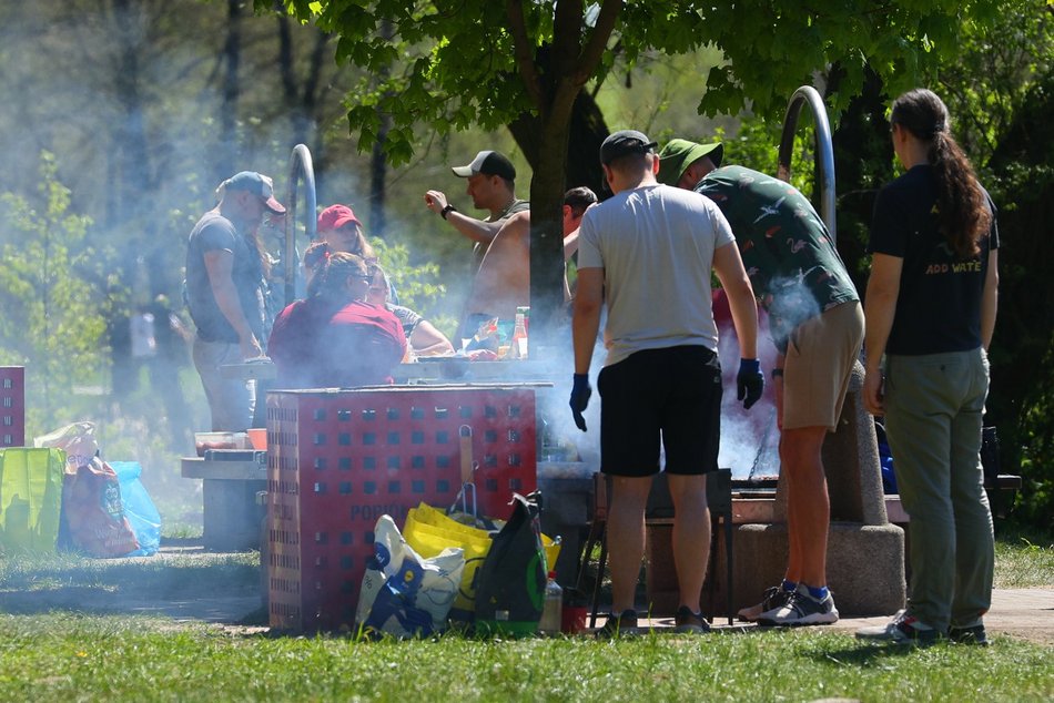 Łódź. Majówka na Stawach Stefańskiego w Łodzi. Słowiańska wioska, rowery wodne i grillowanie