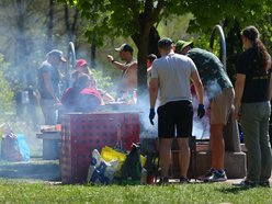 Łódź. Majówka na Stawach Stefańskiego w Łodzi. Słowiańska wioska, rowery wodne i grillowanie