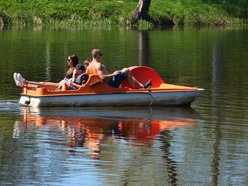 Łódź. Majówka na Stawach Stefańskiego w Łodzi. Słowiańska wioska, rowery wodne i grillowanie
