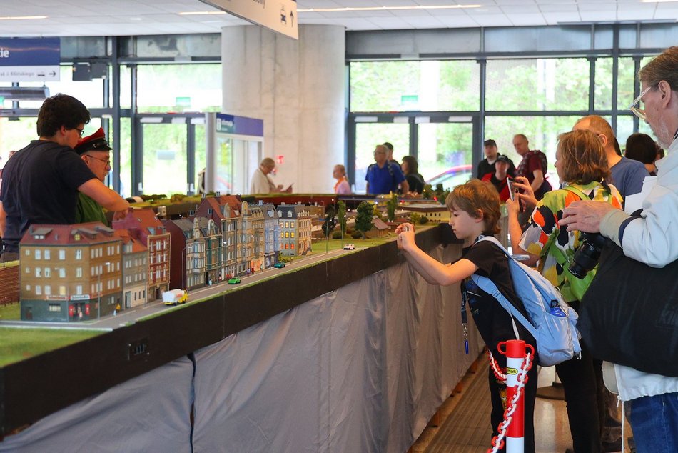 Łódź. Wystawa Makiet Kolejowych na dworcu Łódź Fabryczna. Święto miłośników pociągów