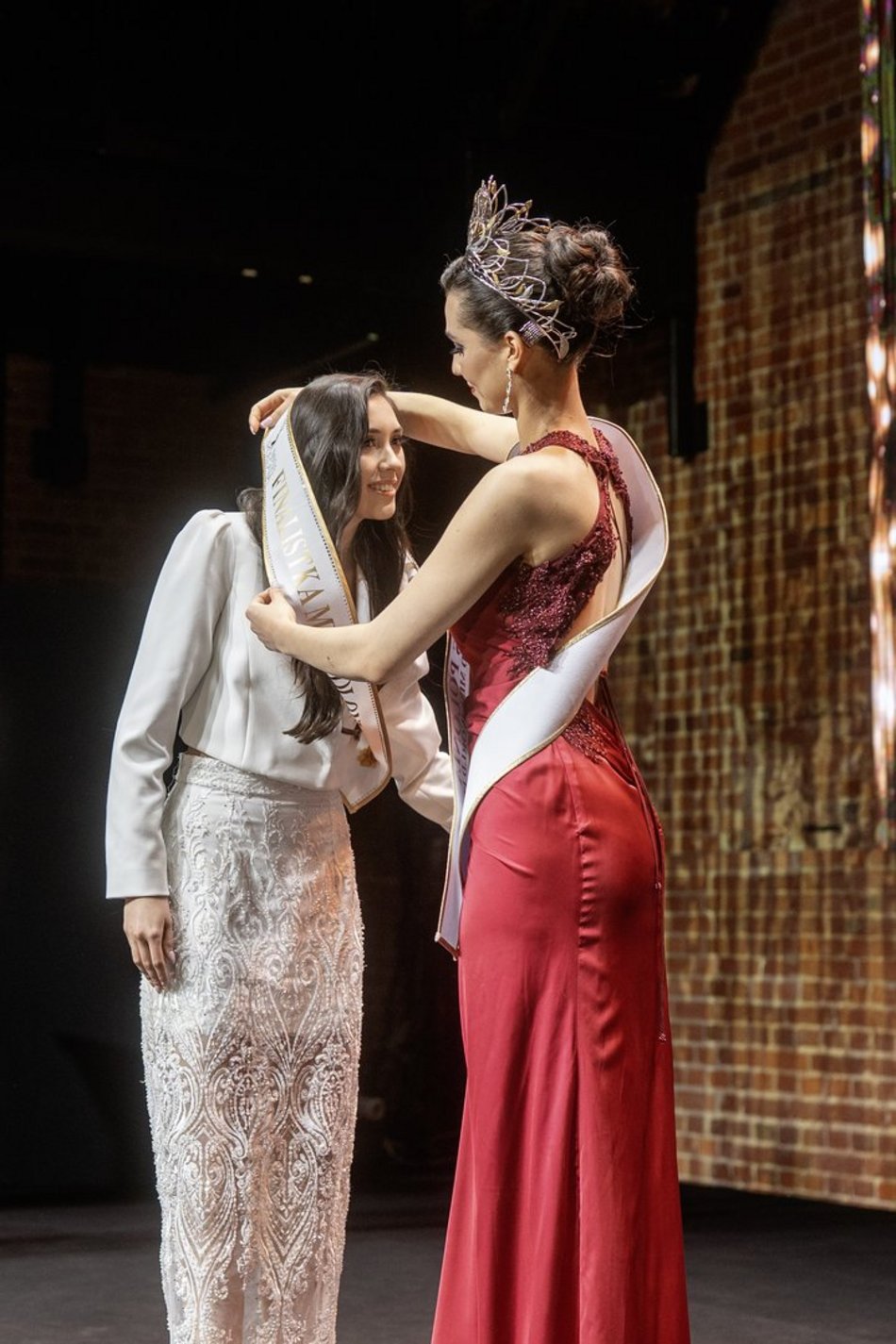 Przedstawienie finalistek Miss Polonia 2025 w Łodzi. Wzruszające pożegnanie Mai Klajdy