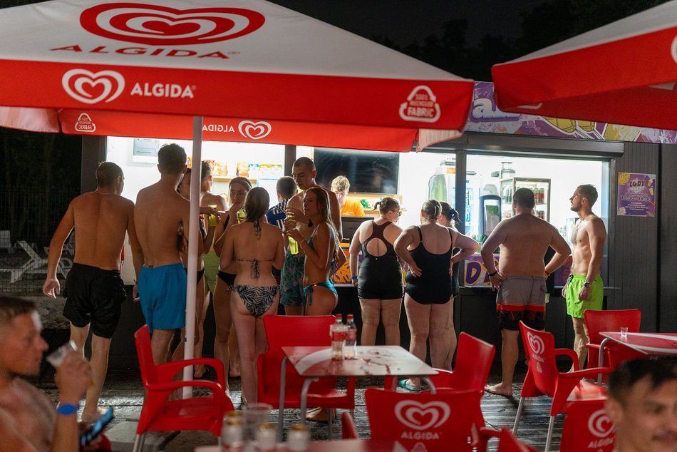 Nocne Pływanie w Aquaparku Fala