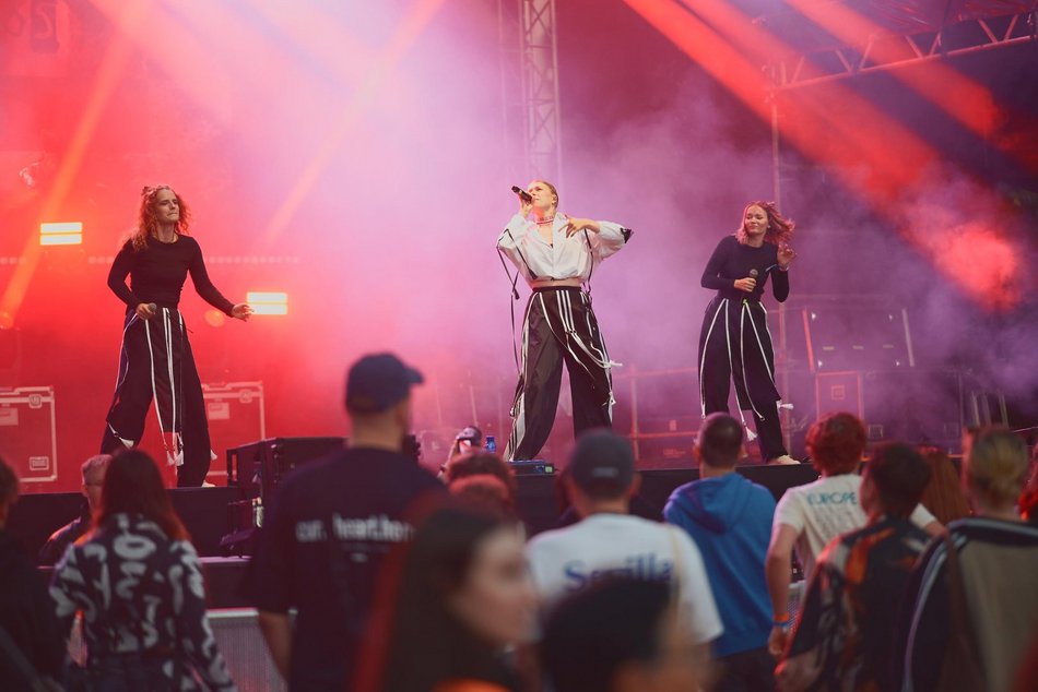 Sw@da x Niczos wystąpili na Great September 2025 w Łodzi. Koncert w pasażu Schillera