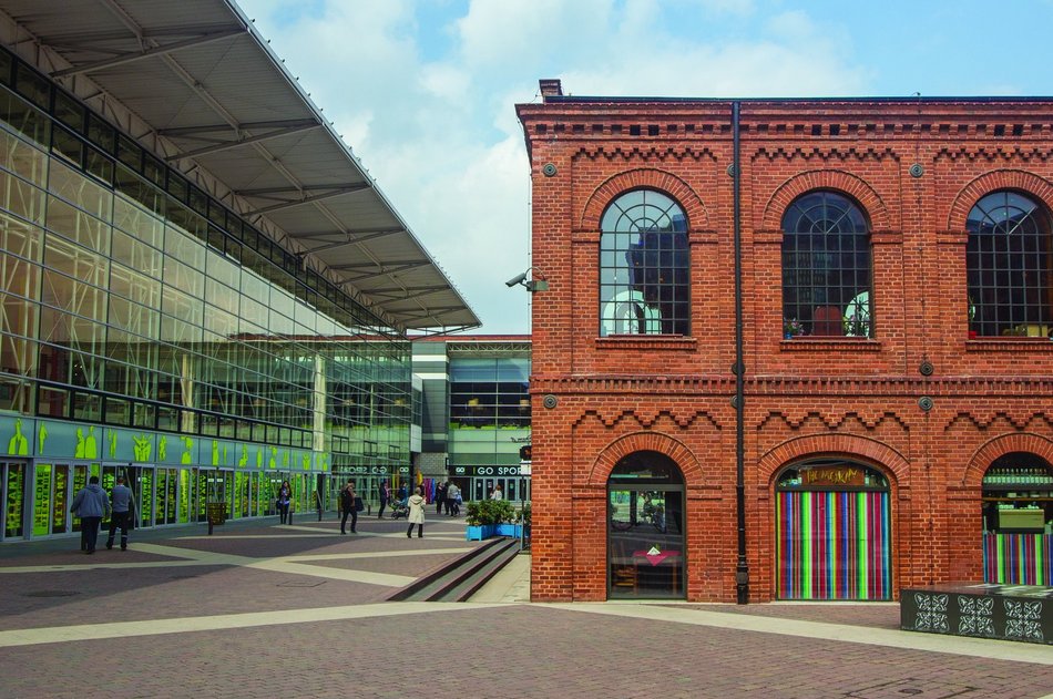 Manufaktura przed i po rewitalizacji