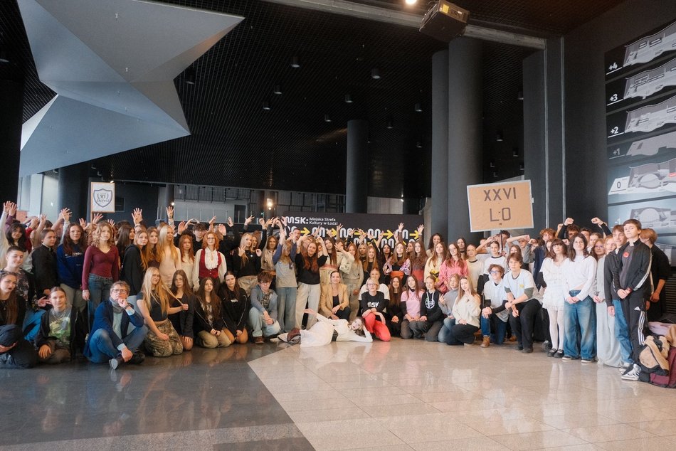 Łódź. Licealiści z Łodzi zatańczyli Belgijkę! Wielkie świętowanie Międzynarodowego Dnia Licealisty
