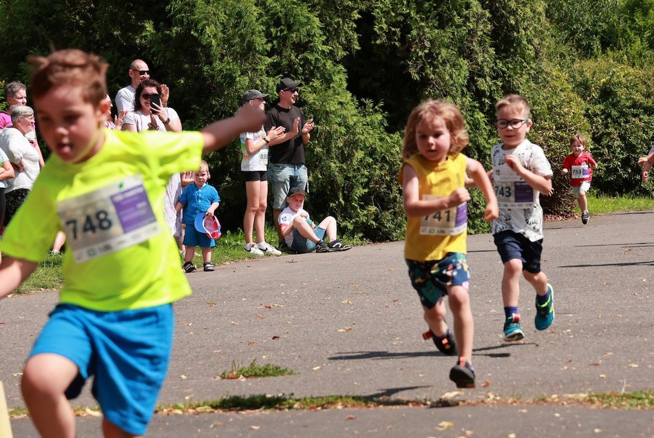 Łódź. Botaniczna Piątka w Ogrodzie Botanicznym w Łodzi. Biegowe emocje i pozytywna energia