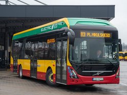 nowy autobus elektryczny w zajezdni