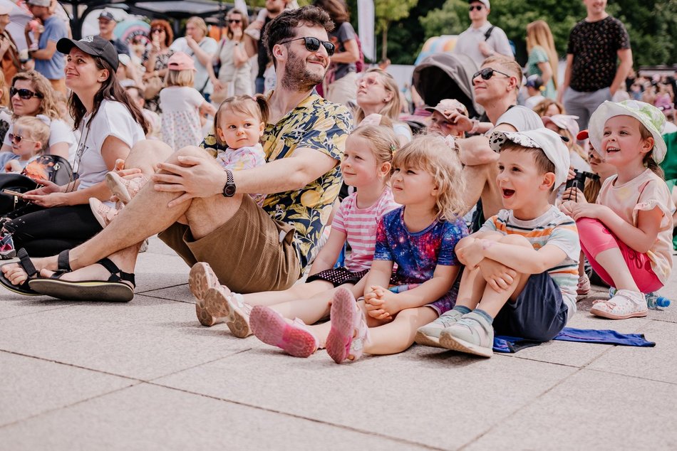 Łódź. Miejski Dzień Dziecka 2025 w Łodzi. Majka Jeżowska, dmuchańce i pokazy [ZDJĘCIA]