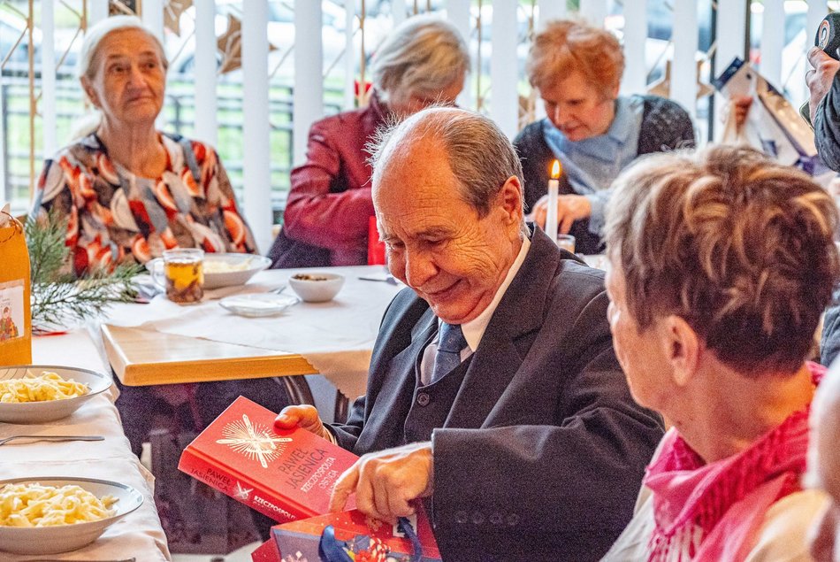 Seniorzy z Domów Dziennego Pobytu w Łodzi obdarowani przez harcerzy!