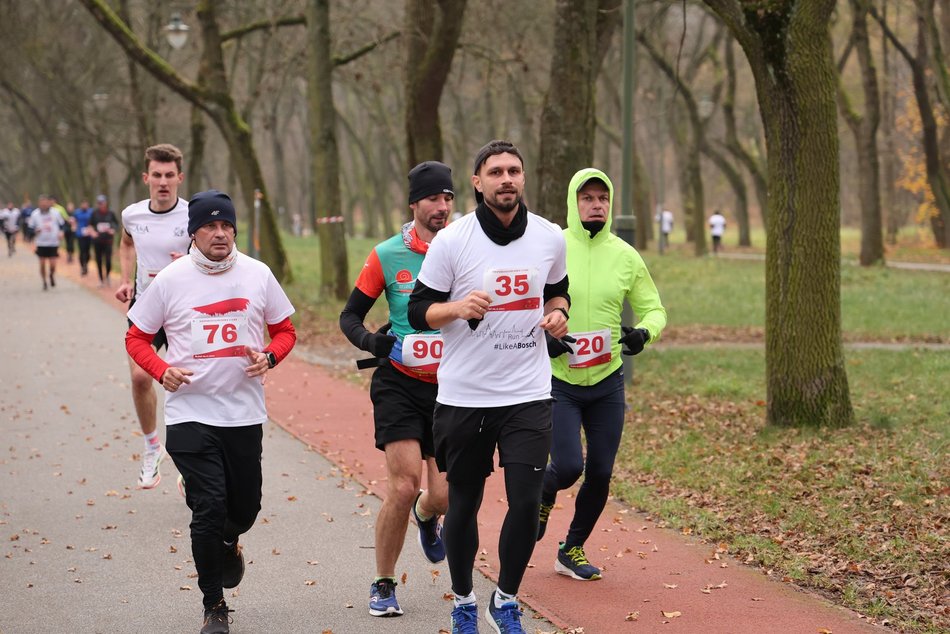 Bieg Niepodległościowa 5 w parku Na Zdrowiu w Łodzi. Odszukaj się w galerii!