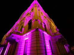 Łódź. Światowy Dzień Świadomości HPV w Łodzi. Pałac Poznańskiego w fioletowych barwach