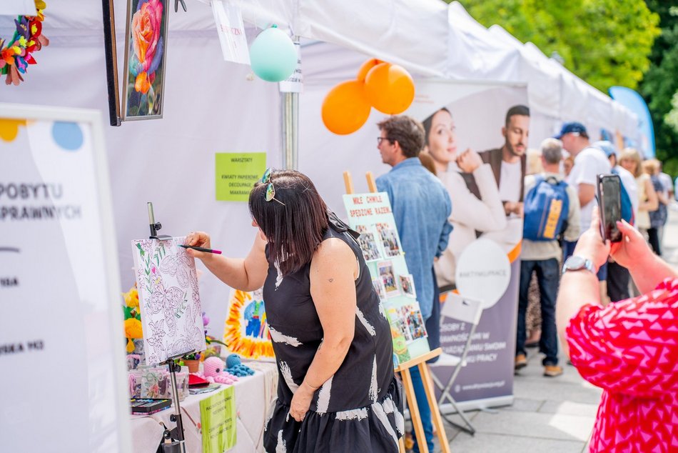 Łódź. Piknik bez barier w Łodzi. Stary Rynek tętnił życiem i pozytywną energią