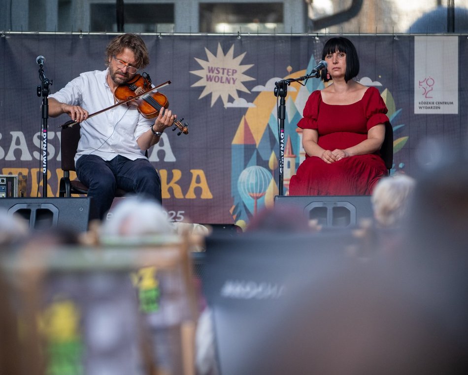 Łódź. Sobotnie Brzmienia na Piotrkowskiej w Łodzi. Klimatyczny początek wieczoru w Pasażu Róży