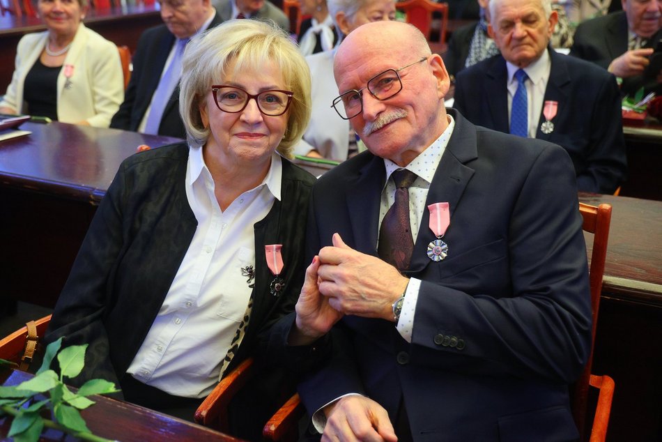 Łódź. Medale za długoletnie pożycie małżeńskie. Rekordziści są razem od 66 lat!