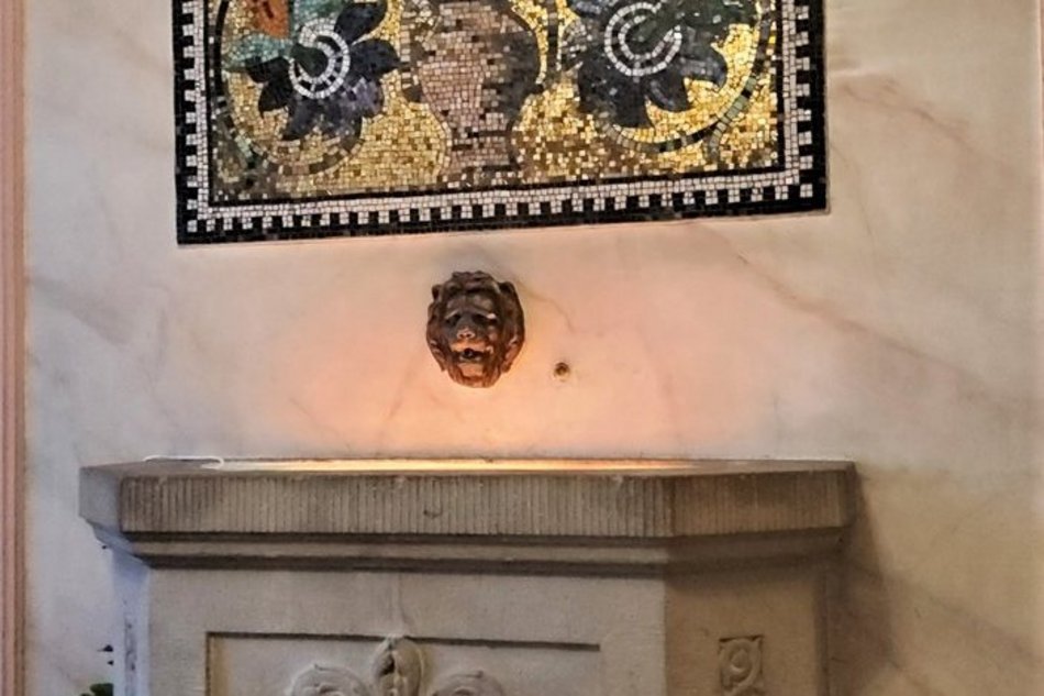 Łódź. Tajemnice ukrytych fontann i zdrojów w Łodzi. Lwie głowy i szklane kaskady w pałacach fabrykantów