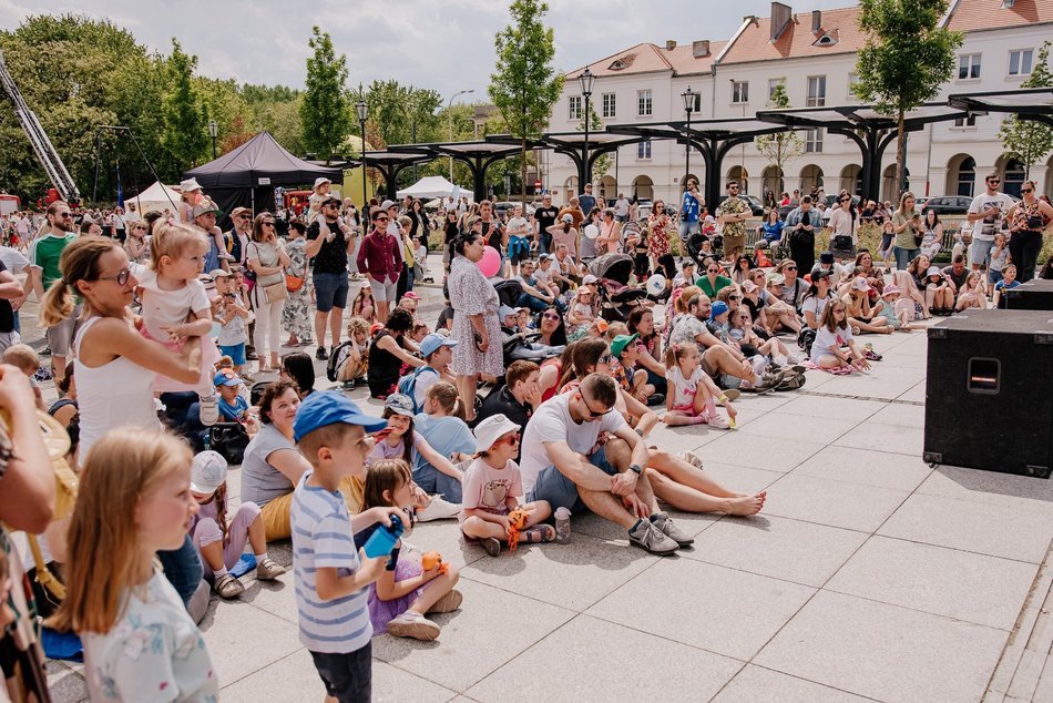 Łódź. Miejski Dzień Dziecka 2025 w Łodzi. Majka Jeżowska, dmuchańce i pokazy [ZDJĘCIA]