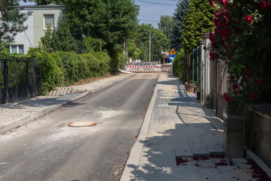 Łódź. Remont dróg na Julianowie w Łodzi. Jak przebiegają prace na Biegańskiego, Malwowej i Żarnowcowej?
