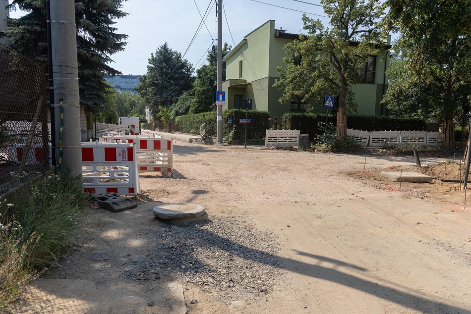 Łódź. Remont dróg na Julianowie w Łodzi. Jak przebiegają prace na Biegańskiego, Malwowej i Żarnowcowej?