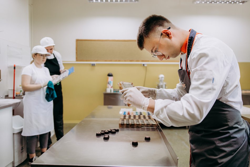 Praliny robione przez uczniów