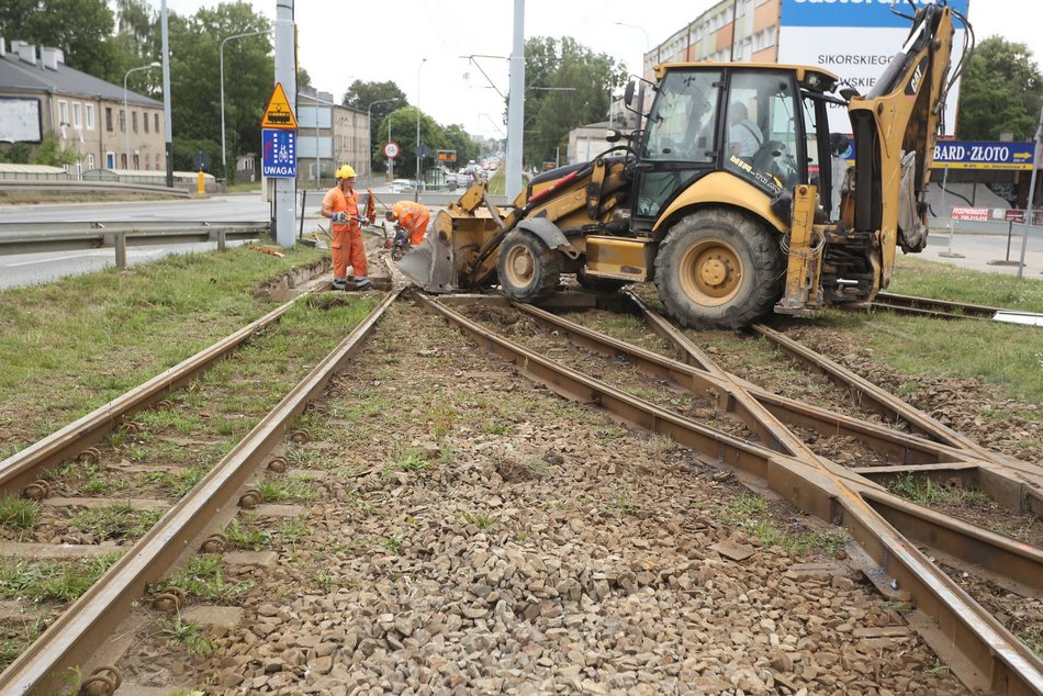 Remonty torowisk na rondzie Lotników Lwowskich i Żabieńcu