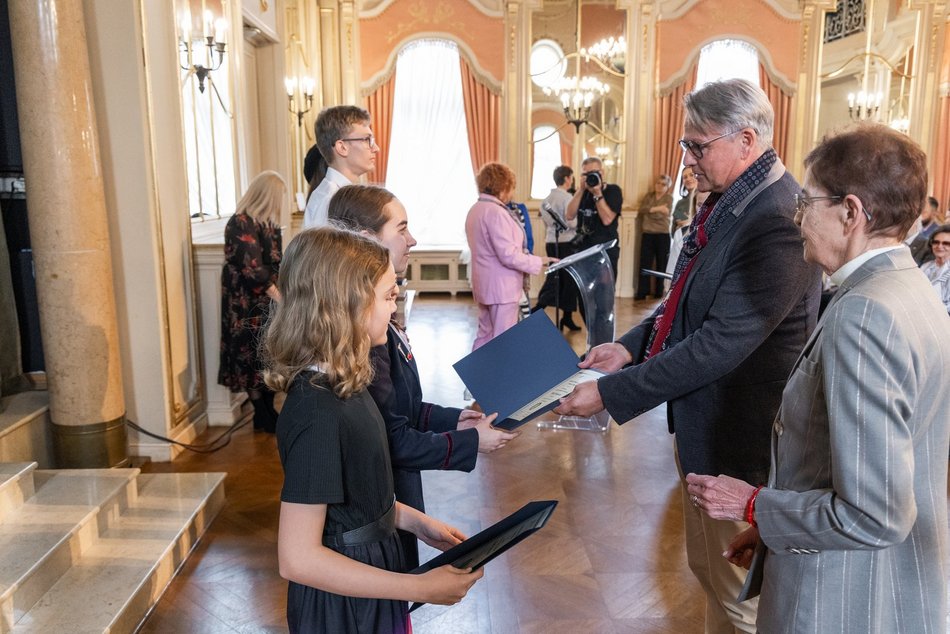 Łódź. Stypendia dla wybitnych uczniów z Łodzi i regionu przyznane. Nagrodzeni także nauczyciele