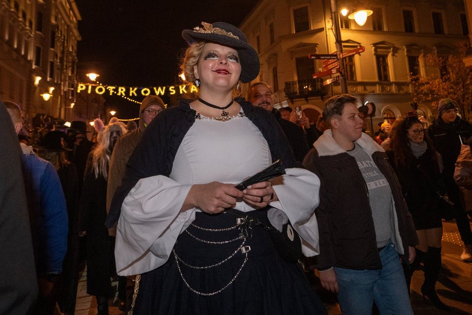Łódź. Halloweenowa parada przeszła Piotrkowską w Łodzi. Tłumy duchów, czarownic i zombie!