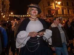 Łódź. Halloweenowa parada przeszła Piotrkowską w Łodzi. Tłumy duchów, czarownic i zombie!