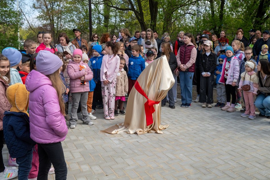 Muminek odsłonięty! Nowa rzeźba na Szlaku Łódź Bajkowa
