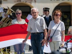 Łódź biało-czerwona. Ulicami miasta przeszedł marsz z okazji Dnia Flagi Rzeczypospolitej Polskiej