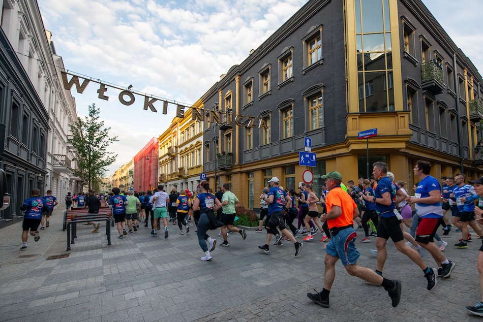 Łódź. Bieg Ulicą Piotrkowską Rossmann Run 2025 wystartował! Walka o życiowe rekordy