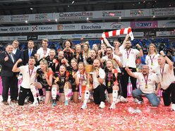 Siatkarki ŁKS świętują zwycięstwo z okazji zdobycia tytułu Mistrzyń Polski