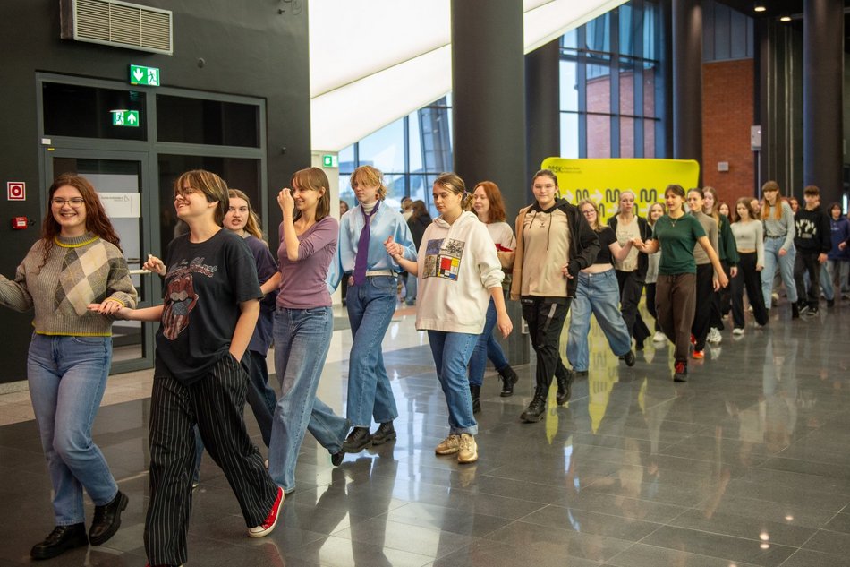 EC1 Łódź - belgijkę tańczą licealiści z II LO, III LO i XI LO