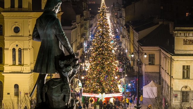 Mikołajki na Jarmarku Bożonarodzeniowym w Łodzi. Kolędowanie, potańcówka i koncert