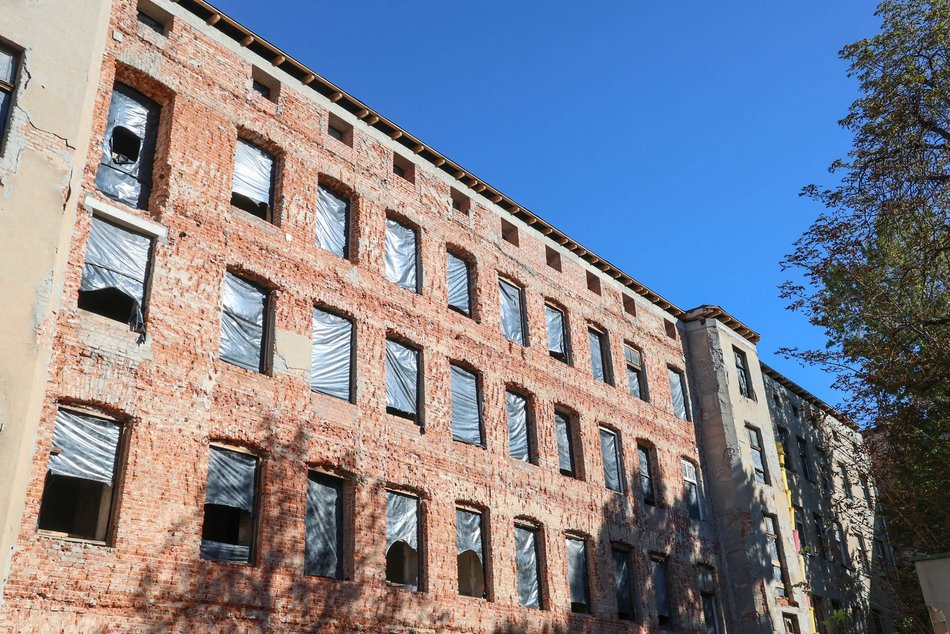 Łódź. Kamienica przy Kilińskiego w Łodzi w trakcie remontu. Ruina zamienia się w perłę!