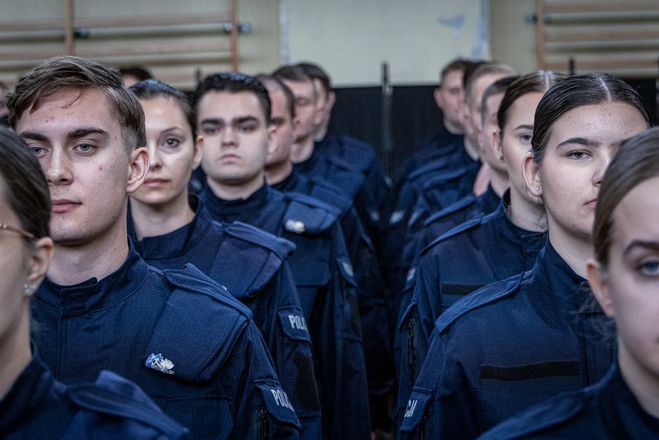 Łódź. Policja w Łodzi powiększa swoje szeregi i flotę! Aż 129 nowych funkcjonariuszy oraz 46 radiowozów