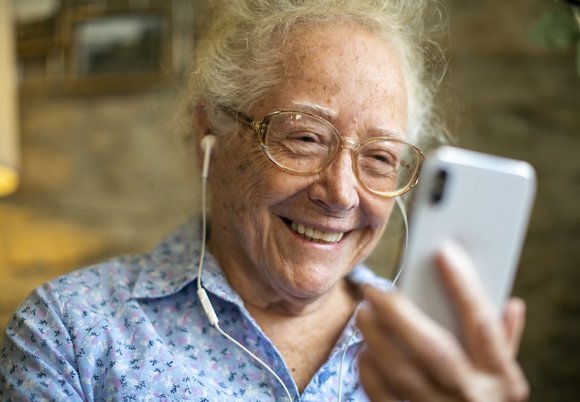 Cyfrowa środa dla seniorów. Nauka obsługi smartfona dla początkujących