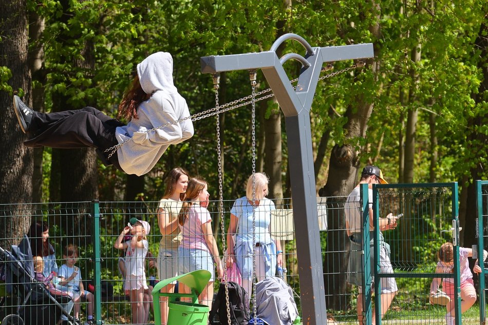 Łódź. Majówka na Stawach Stefańskiego w Łodzi. Słowiańska wioska, rowery wodne i grillowanie