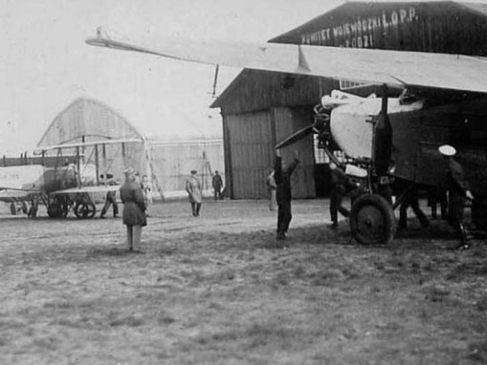 [Translate to Ukraiński:] Hangar na lotnisku w Łodzi - lata 1925-1935