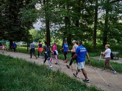Łódź. Bałuckie Kije. Weź udział w cyklu bezpłatnych spacerów nordic walking