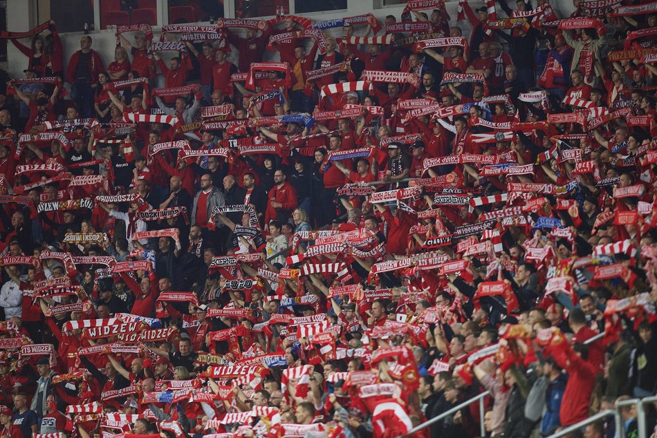 Kibice Widzewa Łódź na trybunach podczas meczu z Górnikiem Zabrze