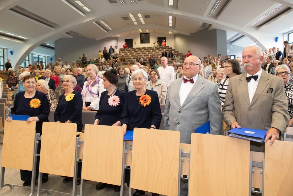 Zakończenie roku na Uniwersytecie Trzeciego Wieku UŁ. Nie obyło się bez wzruszeń