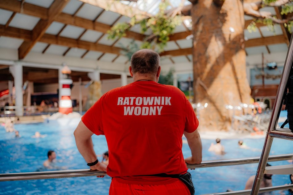 Łódź. Dbają o bezpieczeństwo nad wodą w Łodzi. Poznaj kulisy pracy ratowników w Aquaparku Fala w Łodzi