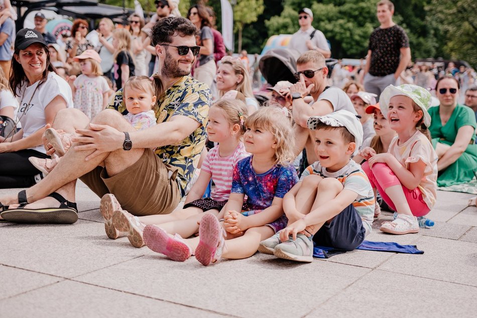 Łódź. Miejski Dzień Dziecka 2025 w Łodzi. Majka Jeżowska, dmuchańce i pokazy [ZDJĘCIA]