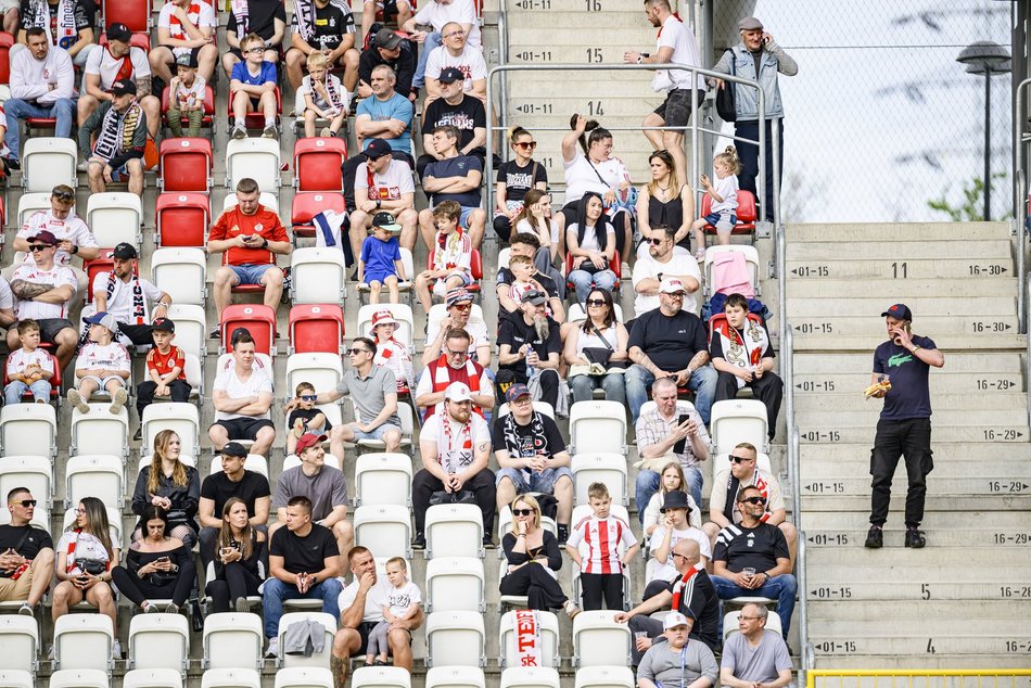 Kibice na meczu ŁKS Łódź z GKS Tychy. Odnajdź się w naszej galerii