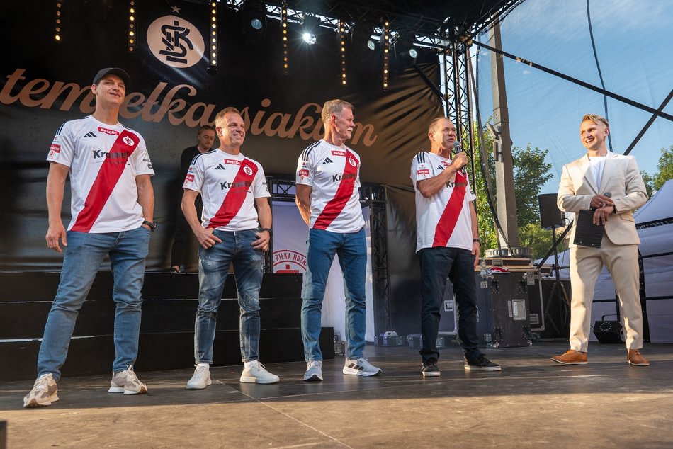 ŁKS Łódź zaprezentował skład na placu Wolności! Byłeś/aś tam? Odszukaj się w galerii