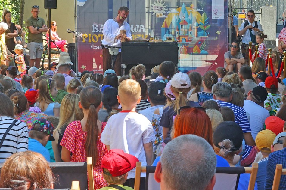 Baśniowa Piotrkowska w Pasażu Róży skradła uwagę dzieci. Tłumy na spektaklu