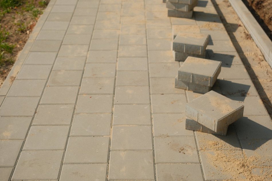 Łódź. Nowy i równy chodnik na Hetmańskiej w Łodzi. Prace dobiegają końca!